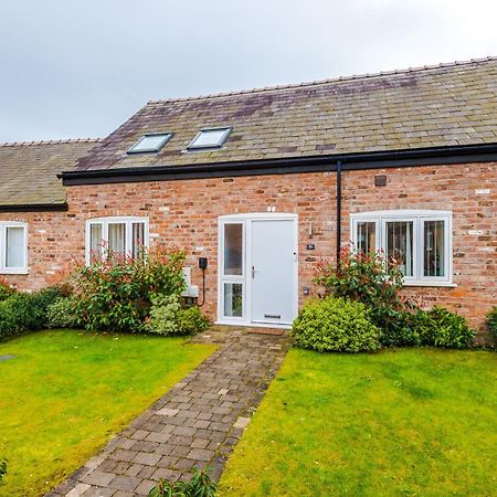 Number 21: A Breathtaking Chester Cottage With Parking Mollington  外观 照片