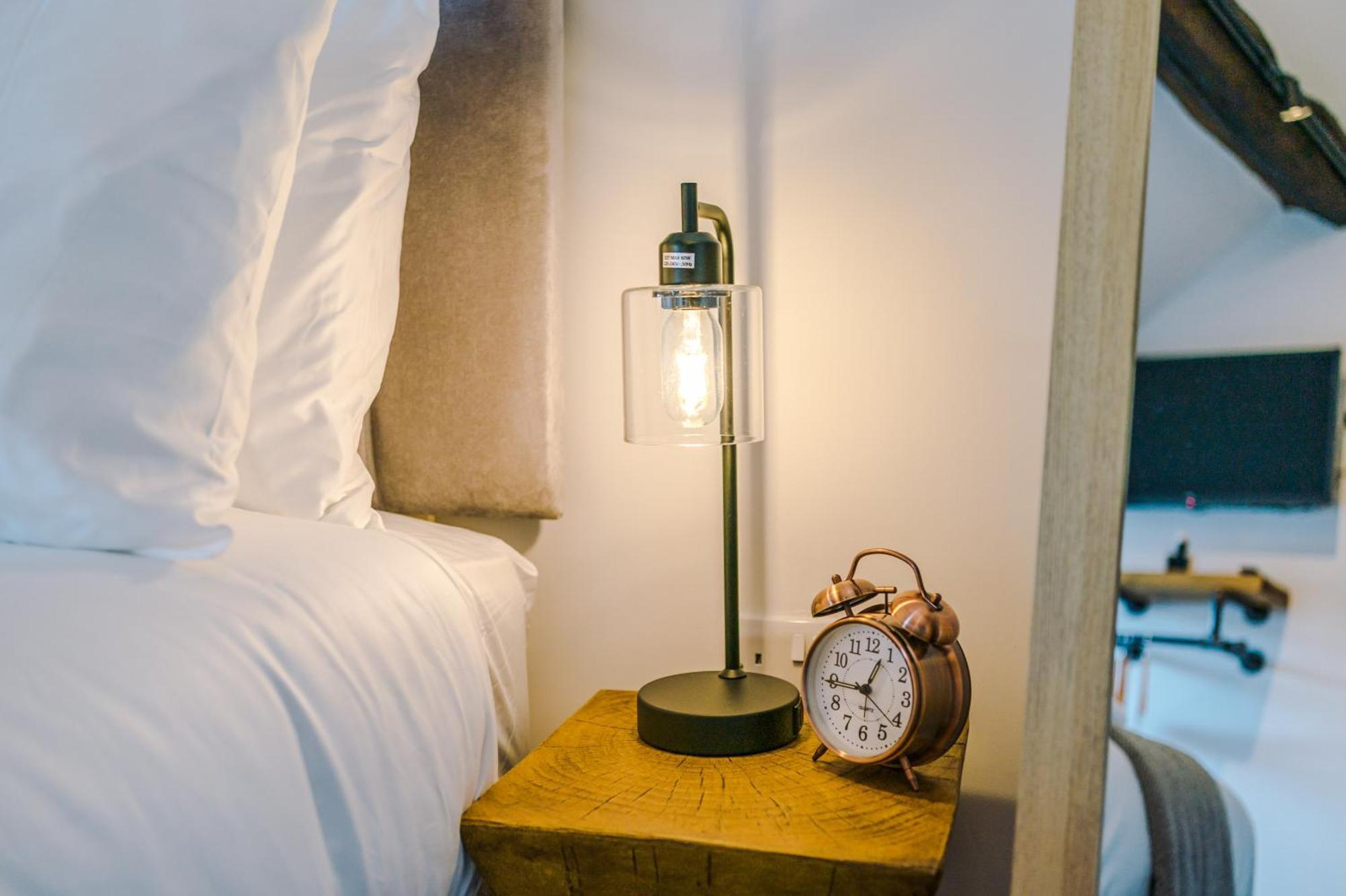 Number 21: A Breathtaking Chester Cottage With Parking Mollington  外观 照片