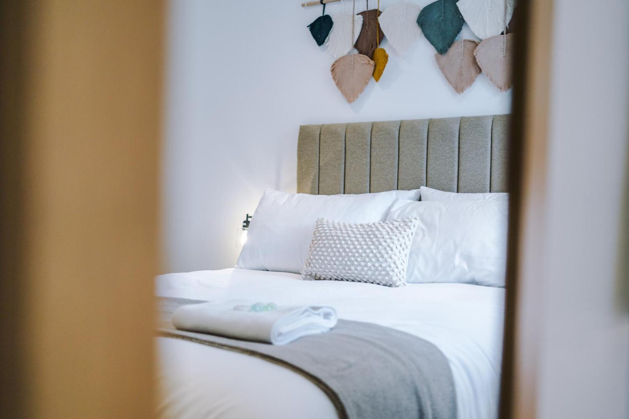Number 21: A Breathtaking Chester Cottage With Parking Mollington  外观 照片