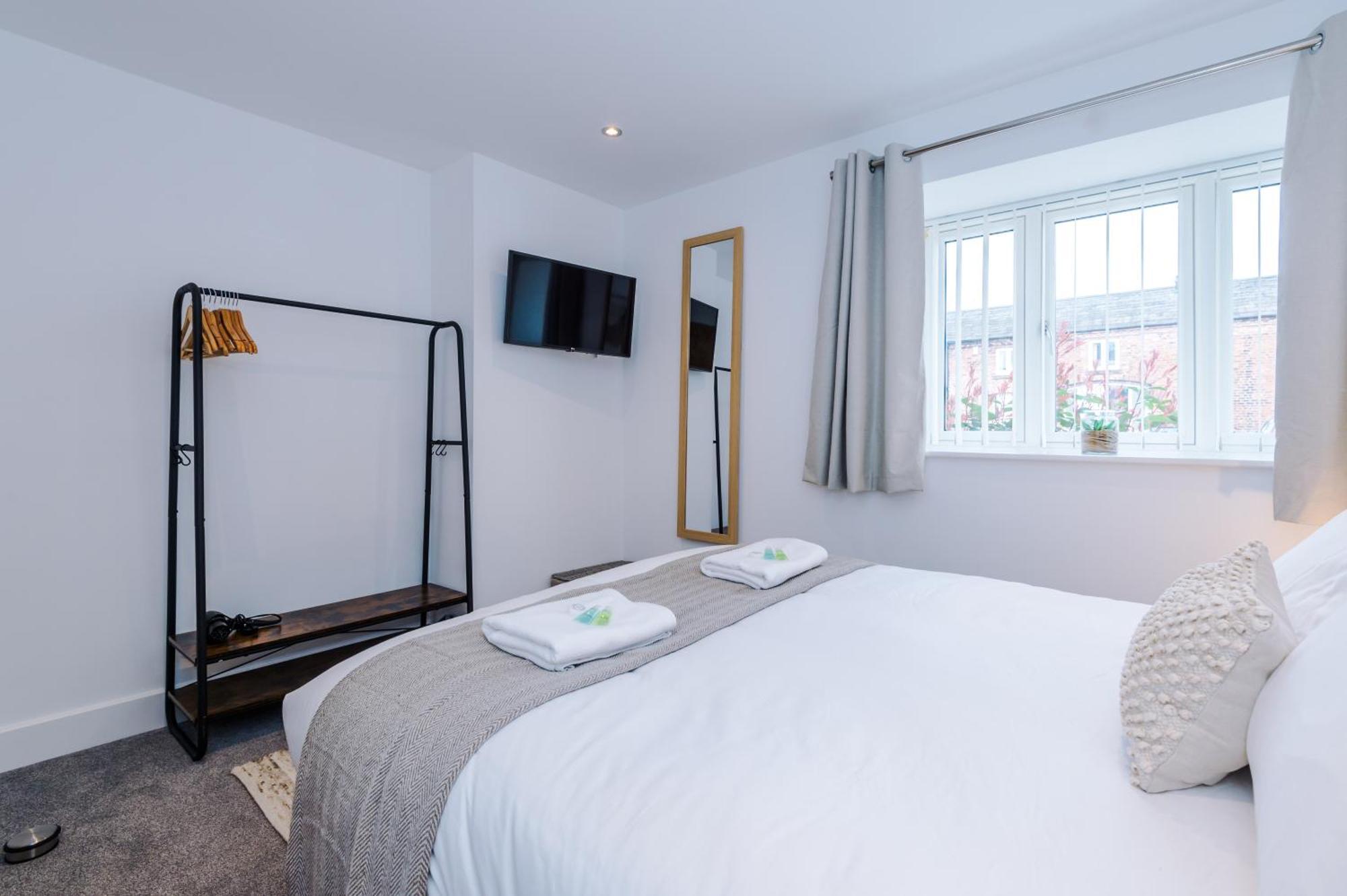 Number 21: A Breathtaking Chester Cottage With Parking Mollington  外观 照片