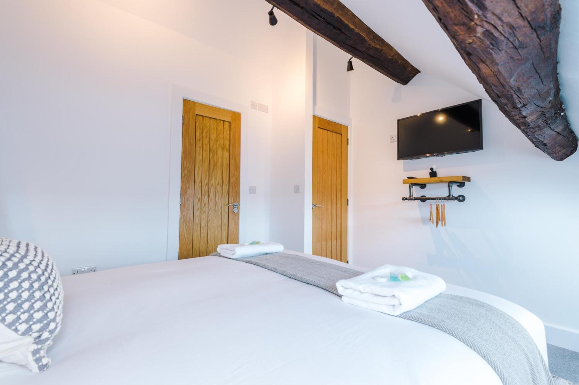 Number 21: A Breathtaking Chester Cottage With Parking Mollington  外观 照片